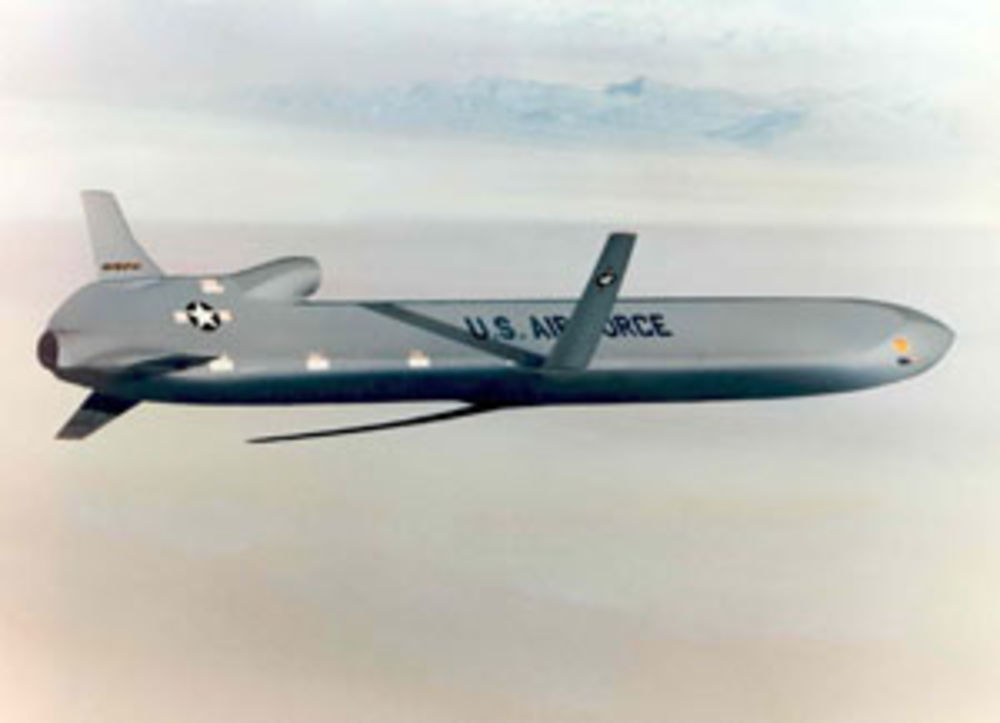 ALCM AGM-86B е основното ядрено ударно оръжие, пренасяно от внушаващия респект бомбардировач B-52. Credit: Boein