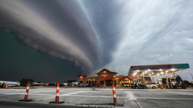 Бурите „bow echo“ могат да предизвикат много сурово време. Credit: Mike Hollingshead/Alamy