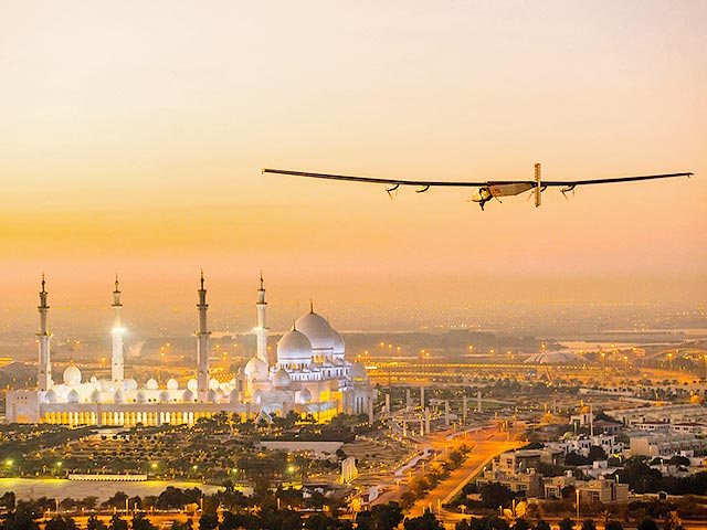 Самолет с изцяло автономно захранване обикаля Земята 