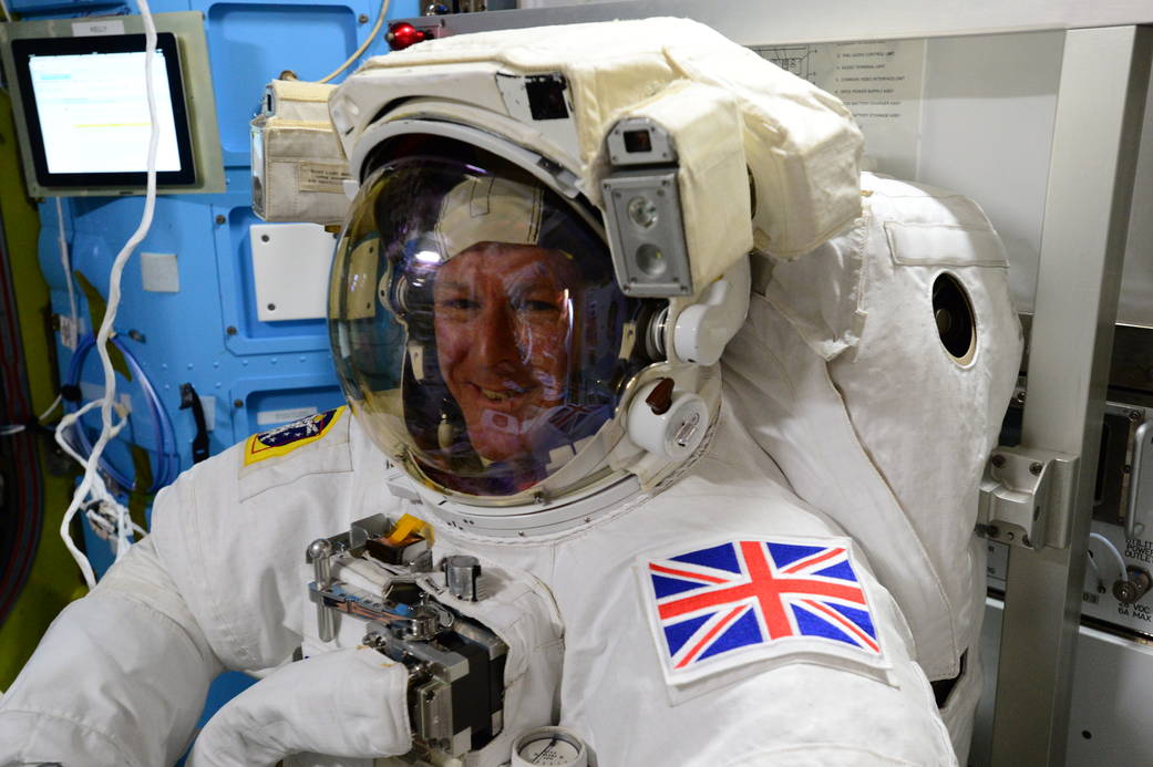 2016-tim-peake-first-spacewalk.jpg