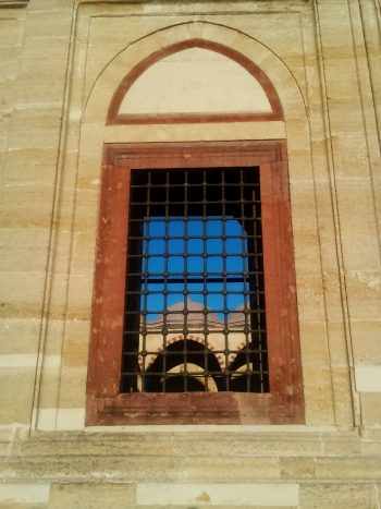 Външен прозорец на Селимийе джамия. Снимка: личен архив на автора