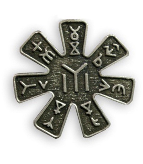 Медальон на български благородник с рунически писмени знаци по него.