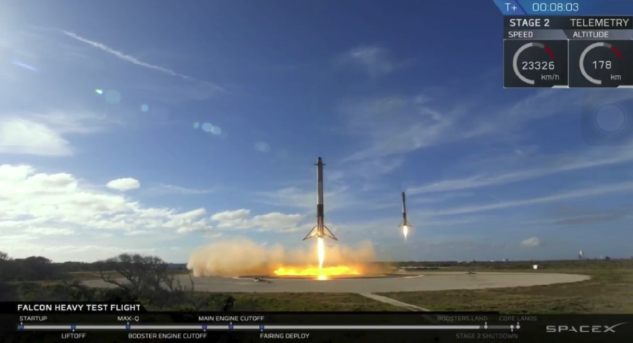 Кадър от днешното приземяване на страничните ускорители. Photo credit : SpaceX