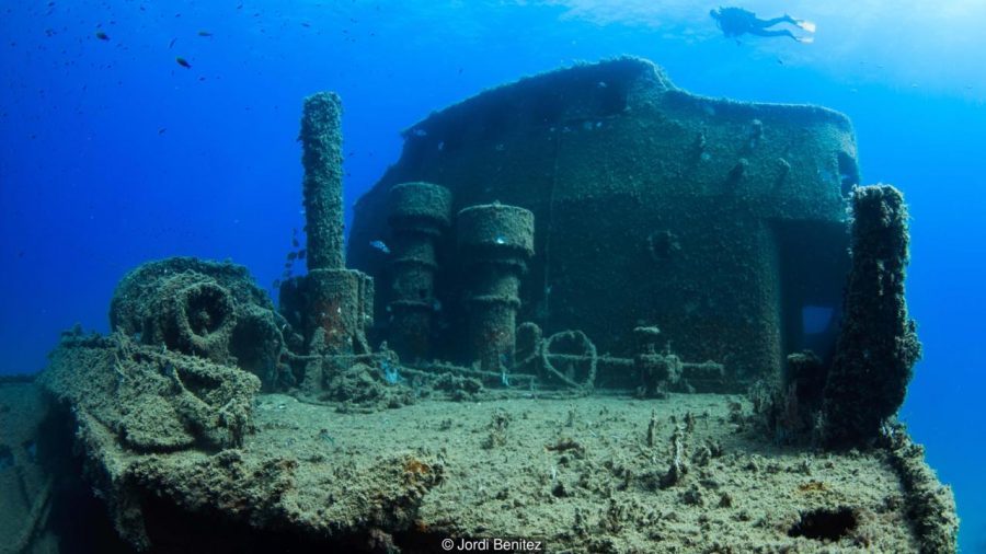  Корабът Dragonera бил потопен в близост до Тарагона, Испания през 1990-те години като подводна туристическа атракция. Credit: Jordi Benitez