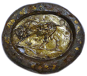 Медальон с бик, Могила