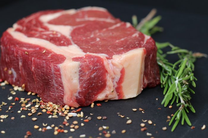 За връзката между ухапването от кърлеж и алергията към червено месо