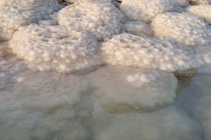 Загадката на странните солени кристали в Мъртво море може би най-после ще бъде разгадана