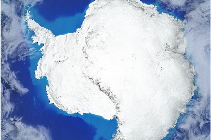 Южният полюс, скован в най-студената зима, регистрирана досега