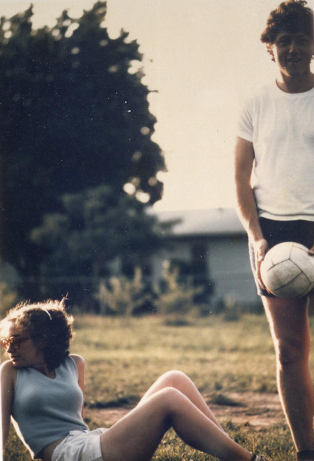 Bill-and-Hillary-Clinton-playing-volleyball-in-1975.jpg