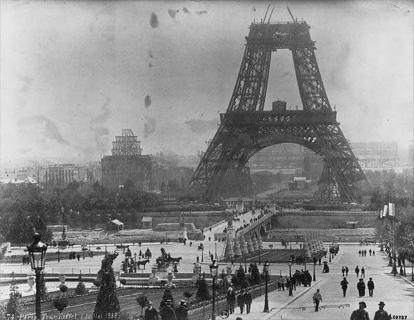 Construction-of-the-Eiffel-tower-in-July-1888.jpg