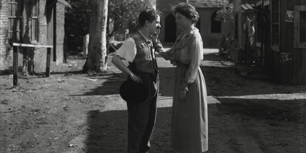 Helen-Keller-With-Charlie-Chaplin-in-Hollywood-in-1919.jpg