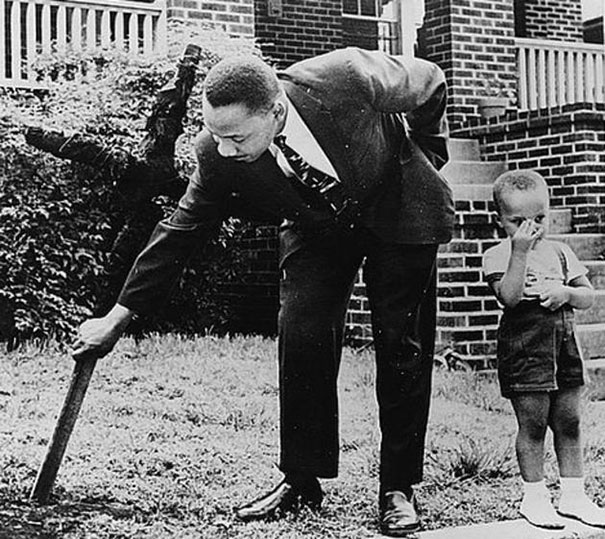 Martin-Luther-King-with-his-son.jpg