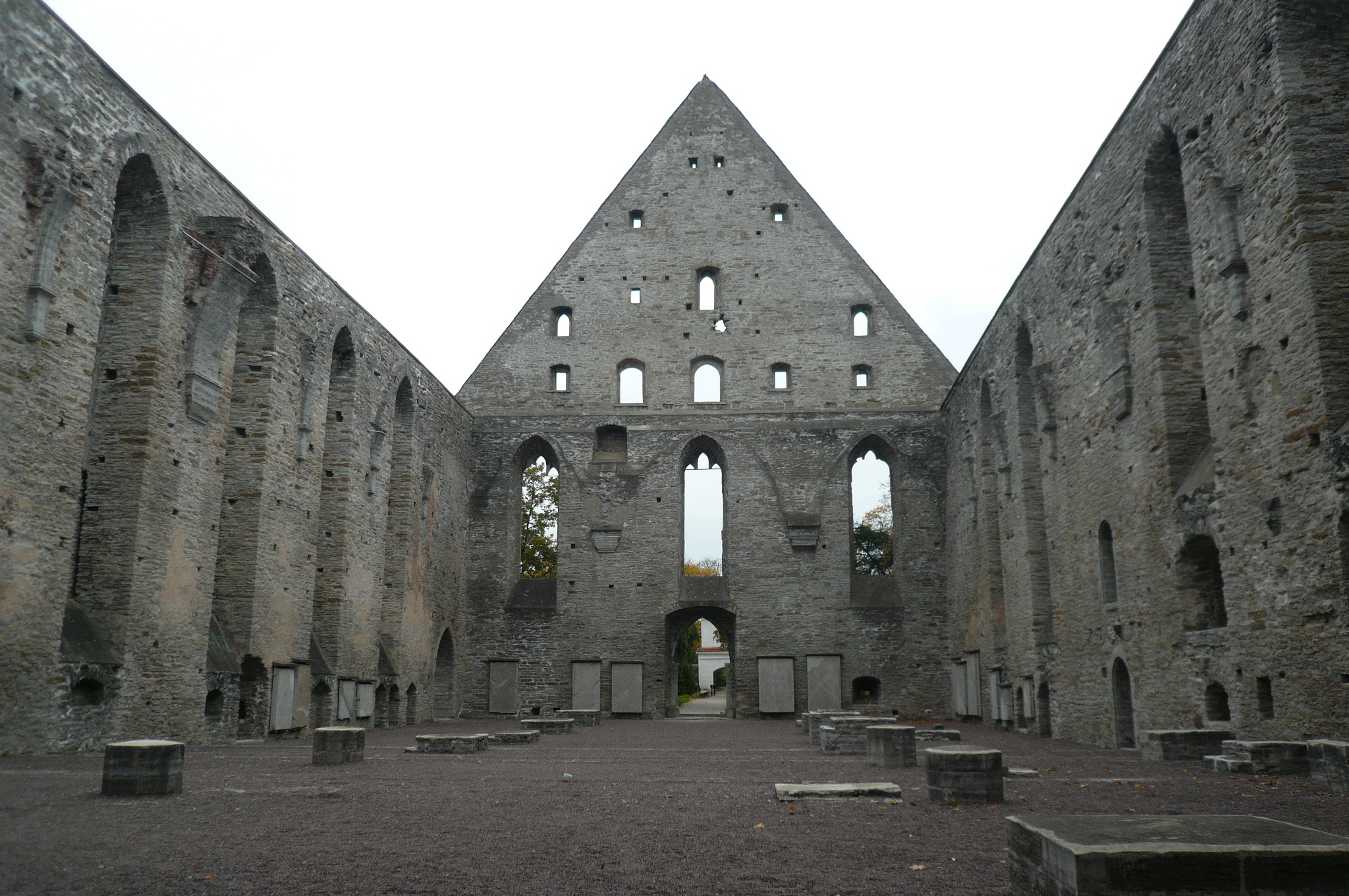 Средновековен манастир в Талин
