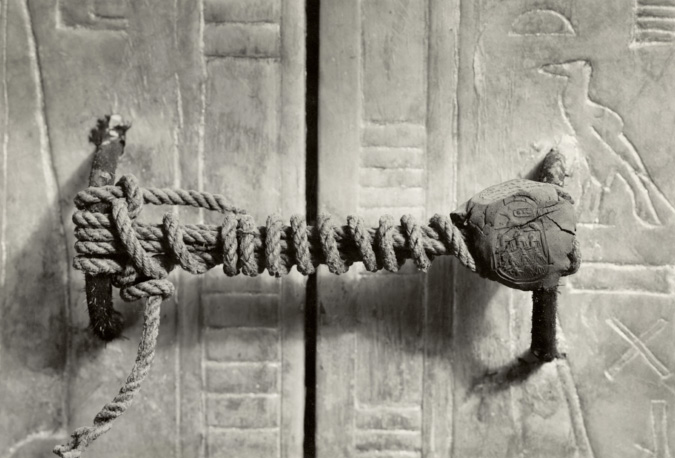 Unbroken-Seal-on-King-Tutankhamens-Tomb.jpg