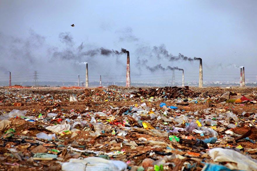 You-Will-Want-To-Recycle-Everything-After-Seeing-These-Photos-Bangladesh-Landscape-Filled-With-Trash.jpg