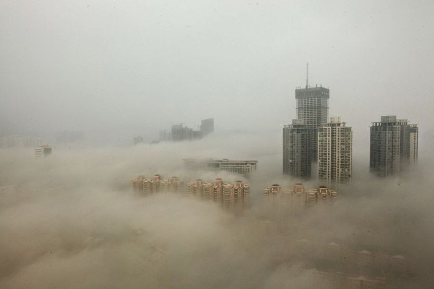 You-Will-Want-To-Recycle-Everything-After-Seeing-These-Photos-Beijing-In-A-Cloud-Of-Smog.jpg