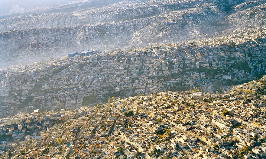 You-Will-Want-To-Recycle-Everything-After-Seeing-These-Photos-Mexico-City-Landscape-20-Million-Inhabitants.jpg