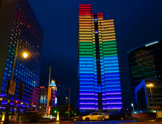 dexia-towers-light-up-with-LEDs-to-show-weather-6.jpg