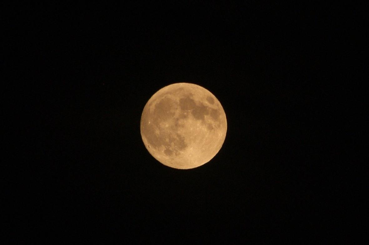 lunar-eclipse-sep-28-2015-gamze-ozfirat-1.jpg