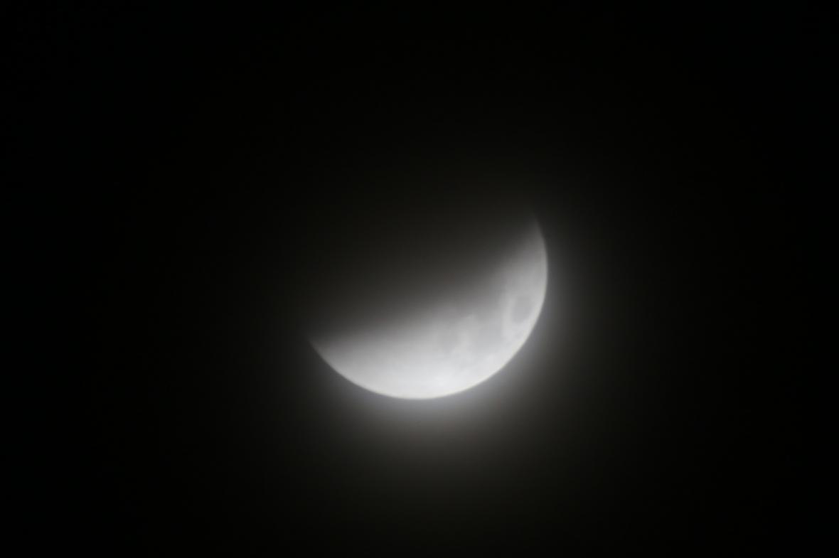 mid-partial-eclipse-stavanger-2015-09-28.jpg