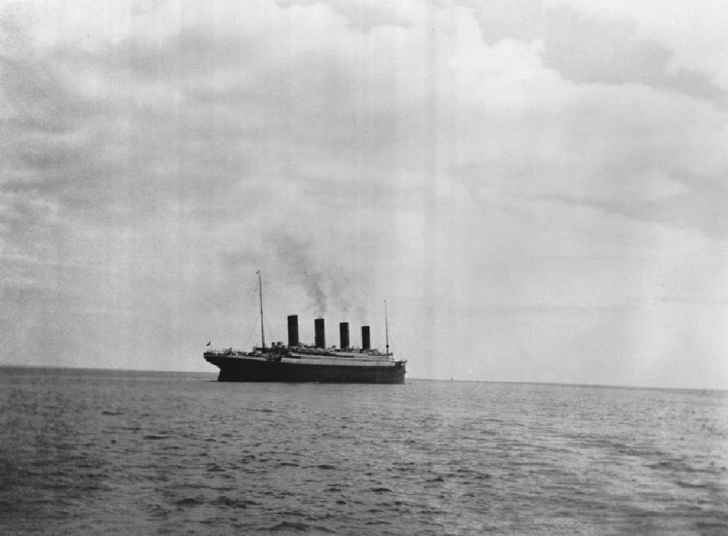 the-last-photo-of-the-RMS-Titanic-April-1912.jpg
